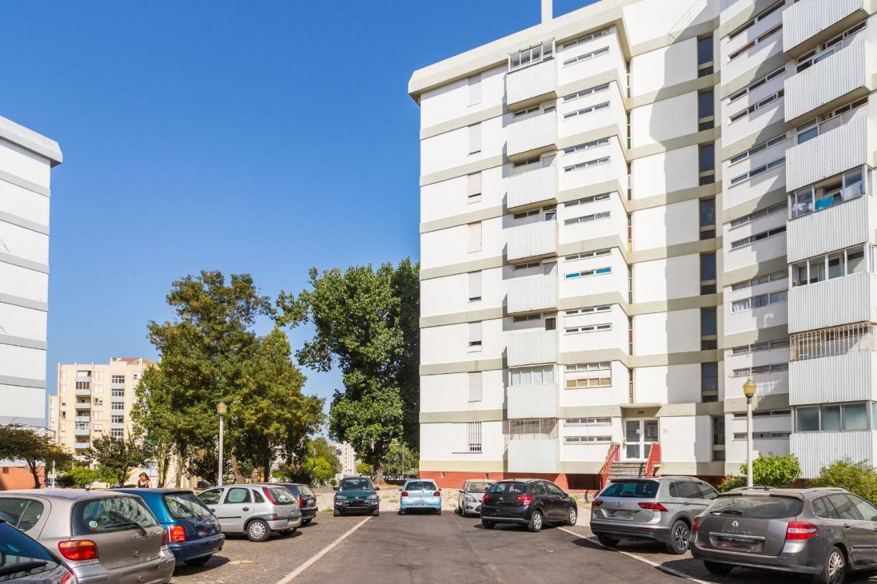 Lisbon Airport Suites Bagian luar foto